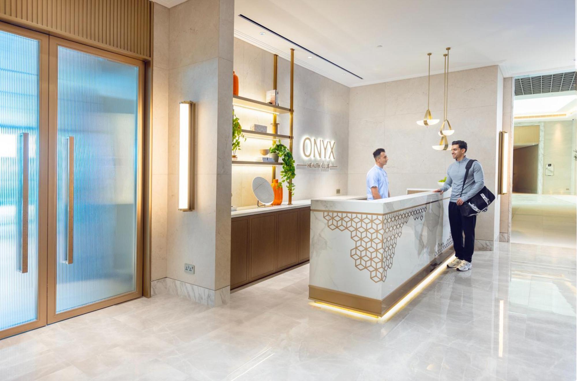 Onyx Rotana Hotel Manama Eksteriør billede OMNI business lounge at Dubai International Airport