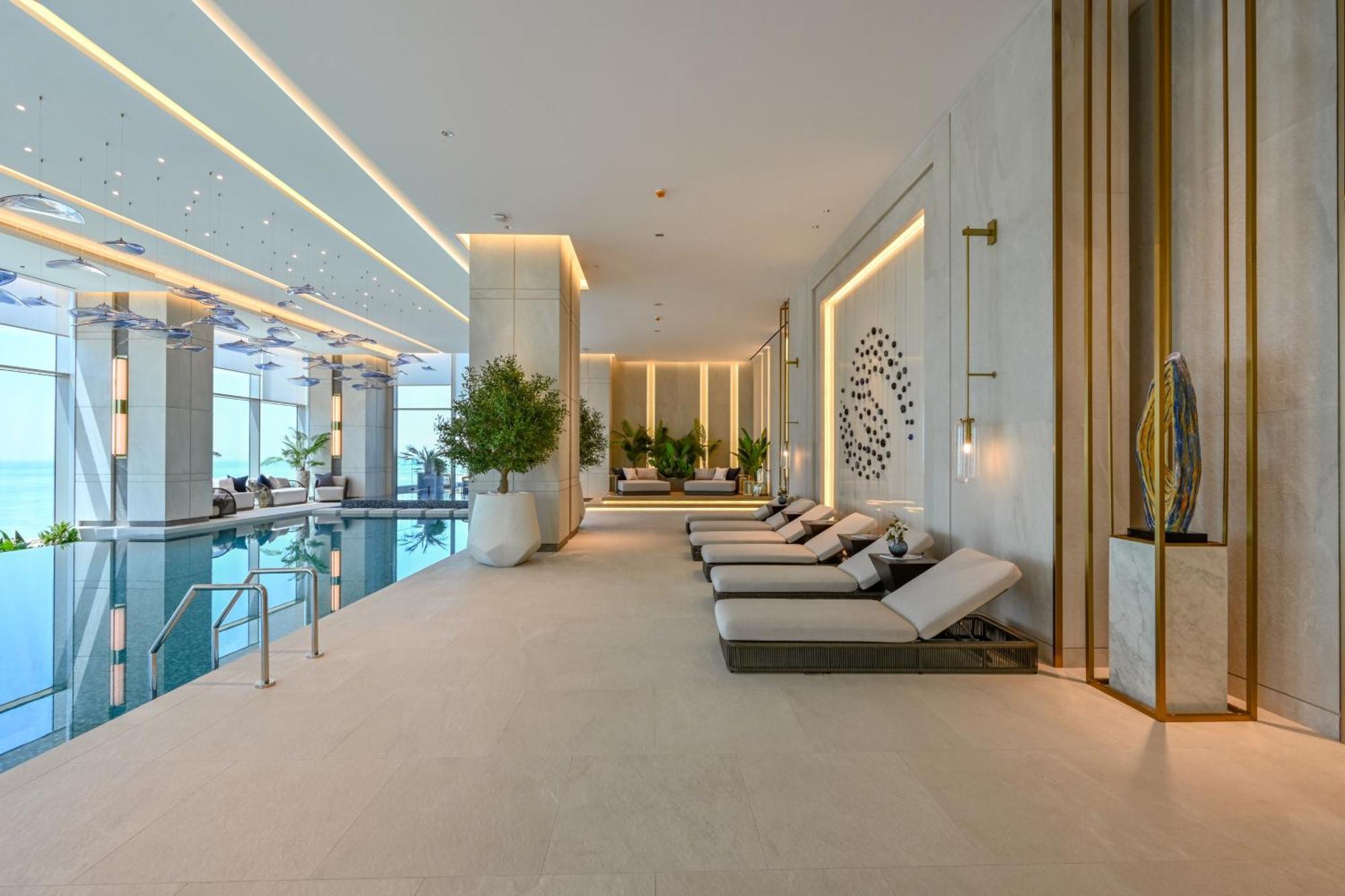 Onyx Rotana Hotel Manama Eksteriør billede The pool at the 1018