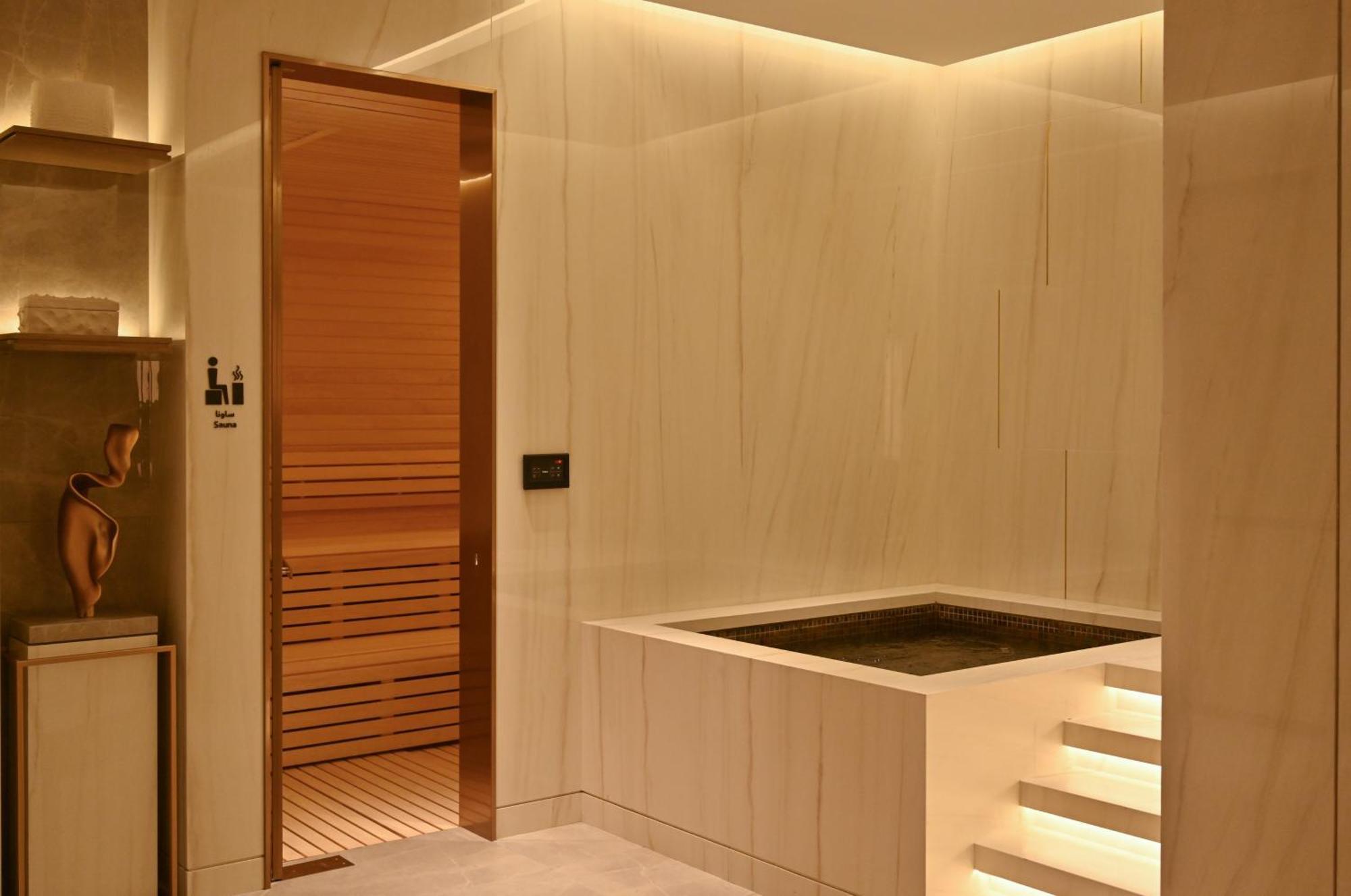 Onyx Rotana Hotel Manama Eksteriør billede A Turkish bath in a hotel