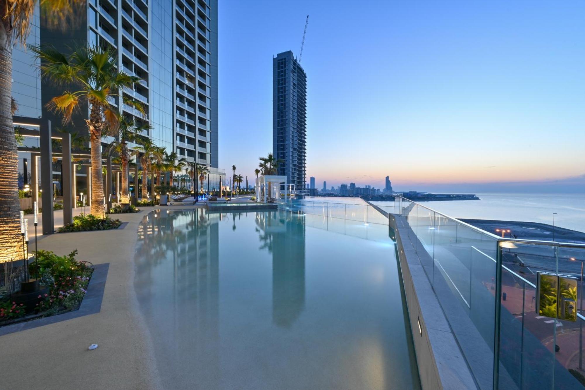 Onyx Rotana Hotel Manama Eksteriør billede Infinity pool at the Ritz-Carlton, DIFC