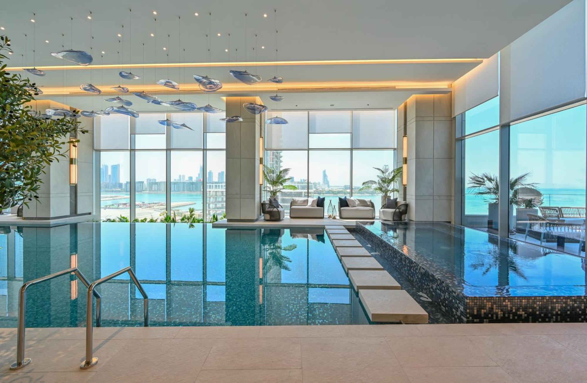 Onyx Rotana Hotel Manama Eksteriør billede The swimming pool at the hotel