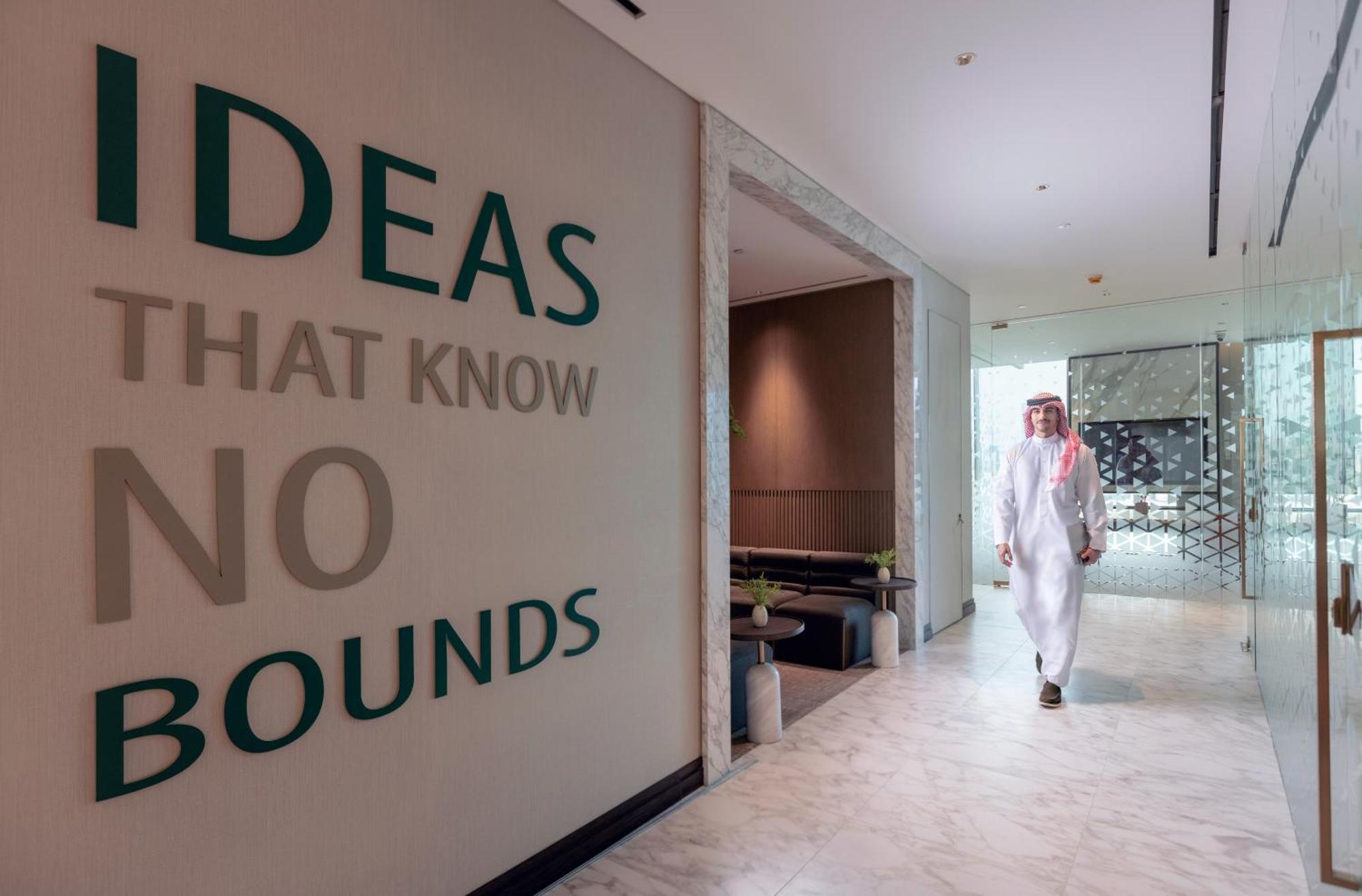 Onyx Rotana Hotel Manama Eksteriør billede The interior of the office of the Chairman of the Board