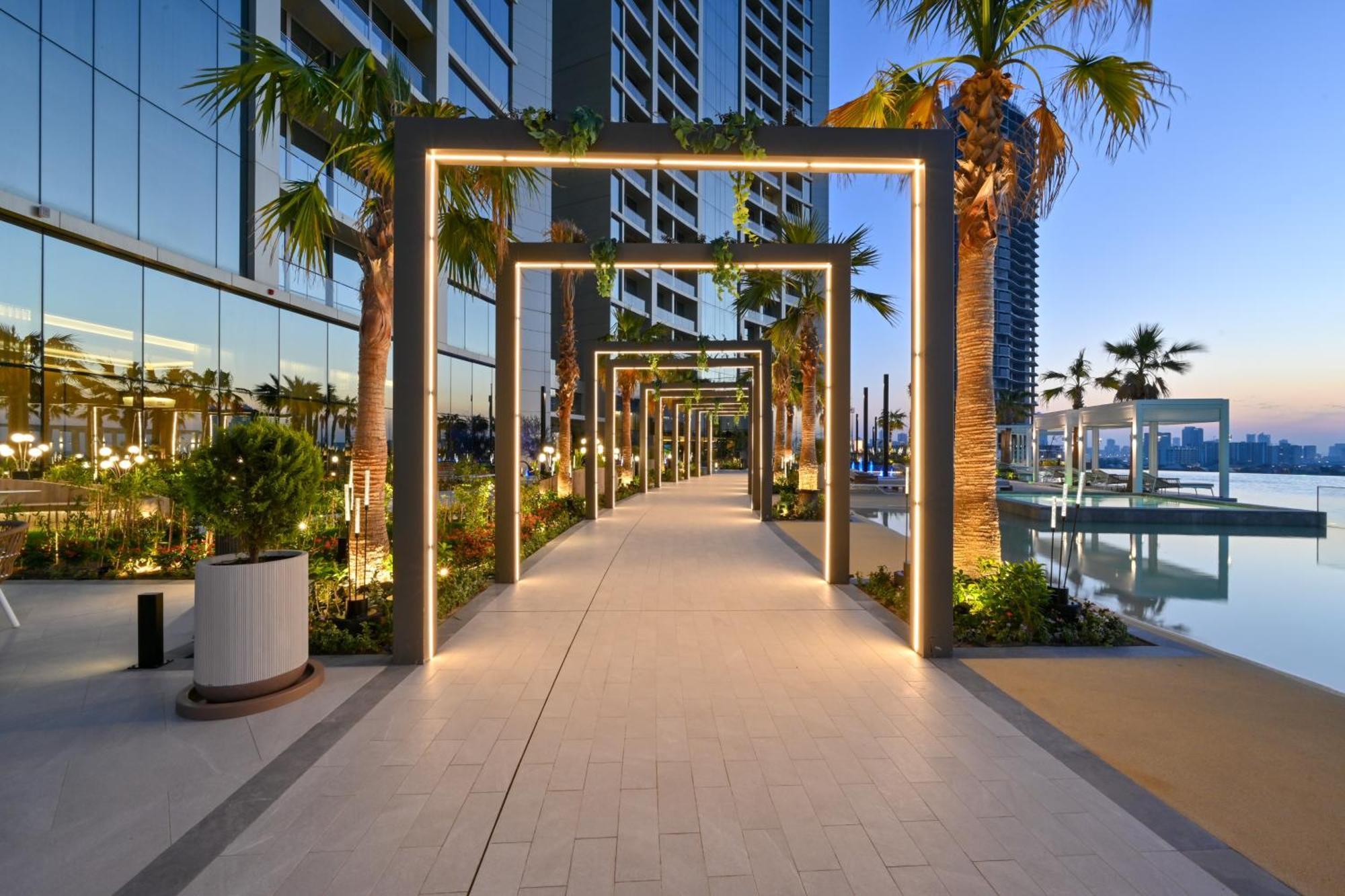 Onyx Rotana Hotel Manama Eksteriør billede The swimming pool at the Address Downtown