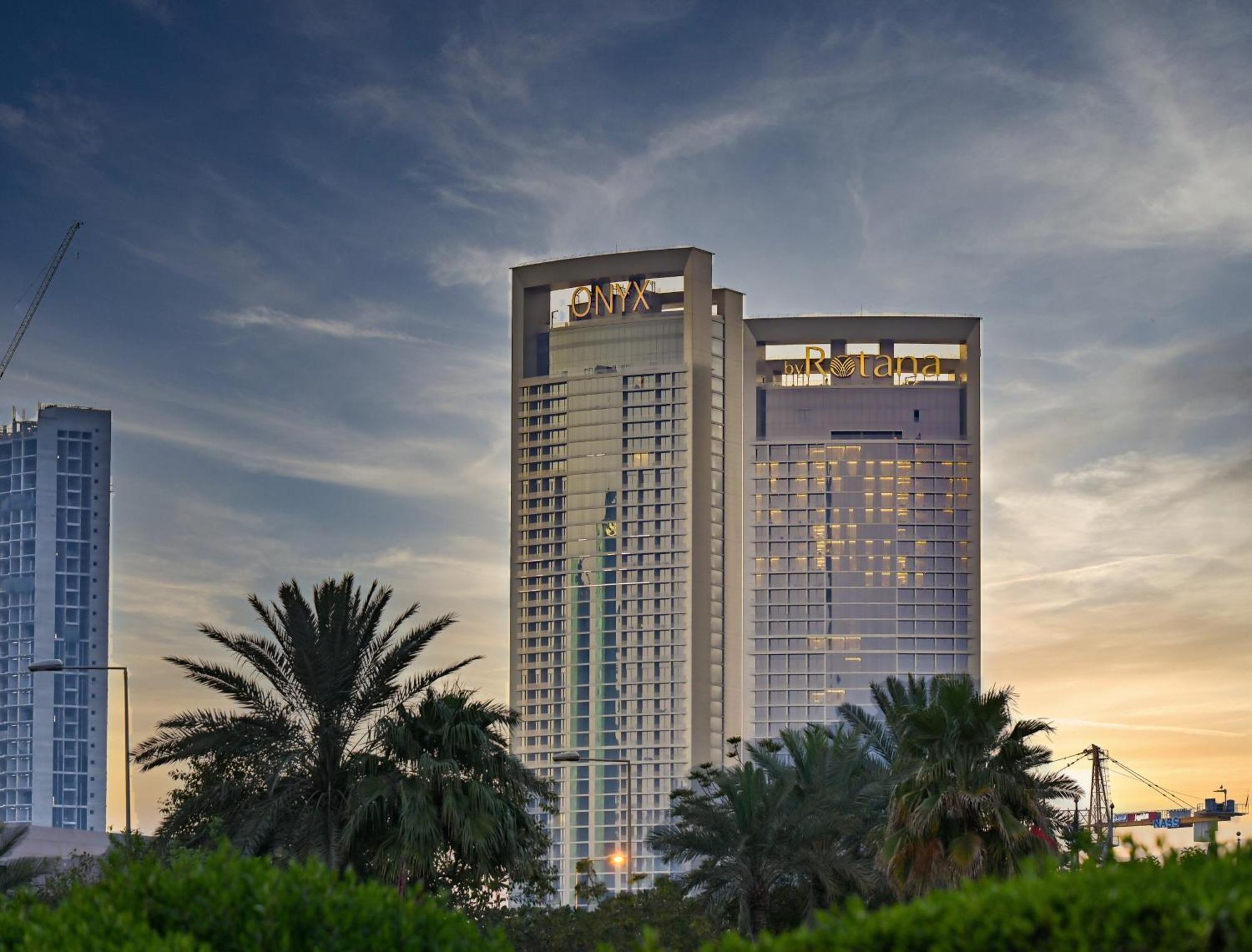 Onyx Rotana Hotel Manama Eksteriør billede The hotel in 2016