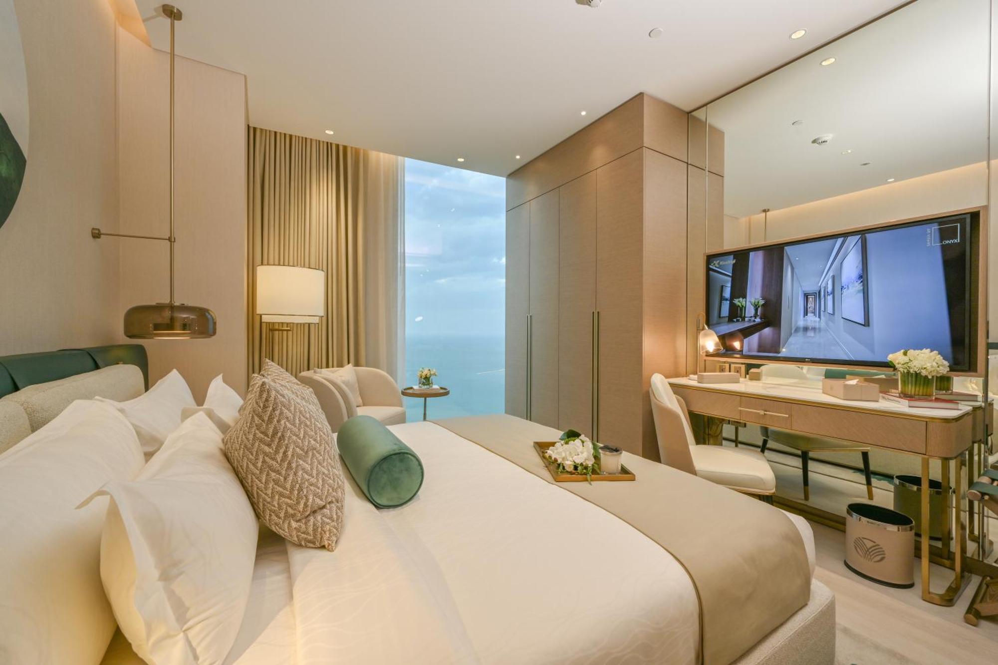 Onyx Rotana Hotel Manama Eksteriør billede A bedroom at the Ritz-Carlton, DIFC