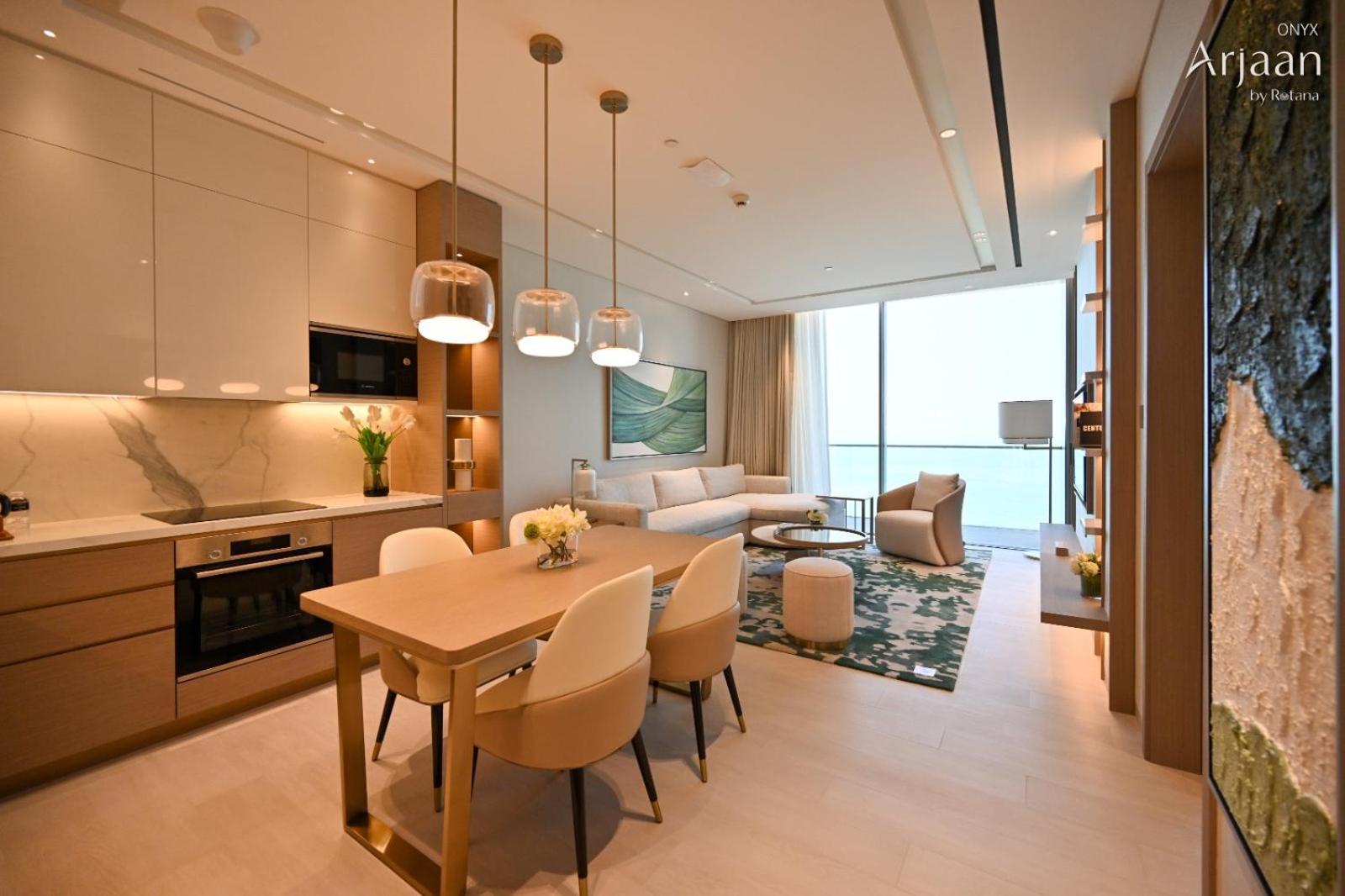 Onyx Rotana Hotel Manama Eksteriør billede A living room at the Ritz-Carlton, DIFC